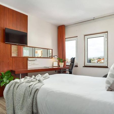 Central Modern City Escape Apartment! Кейптаун Екстериор снимка