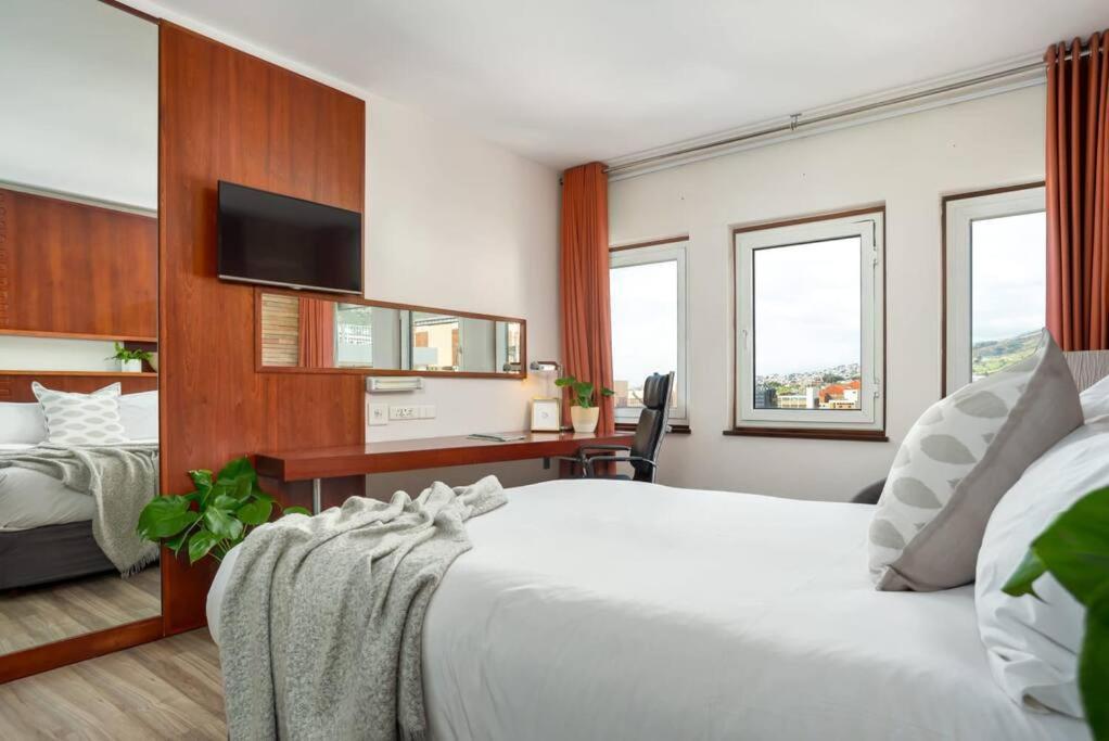 Central Modern City Escape Apartment! Кейптаун Екстериор снимка