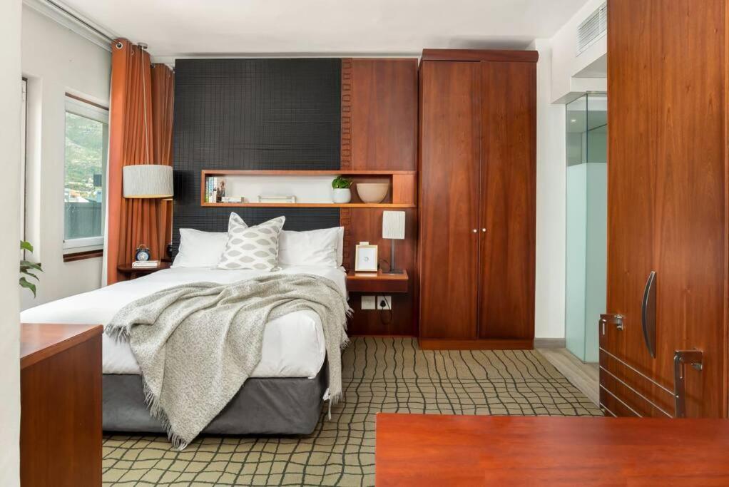 Central Modern City Escape Apartment! Кейптаун Екстериор снимка