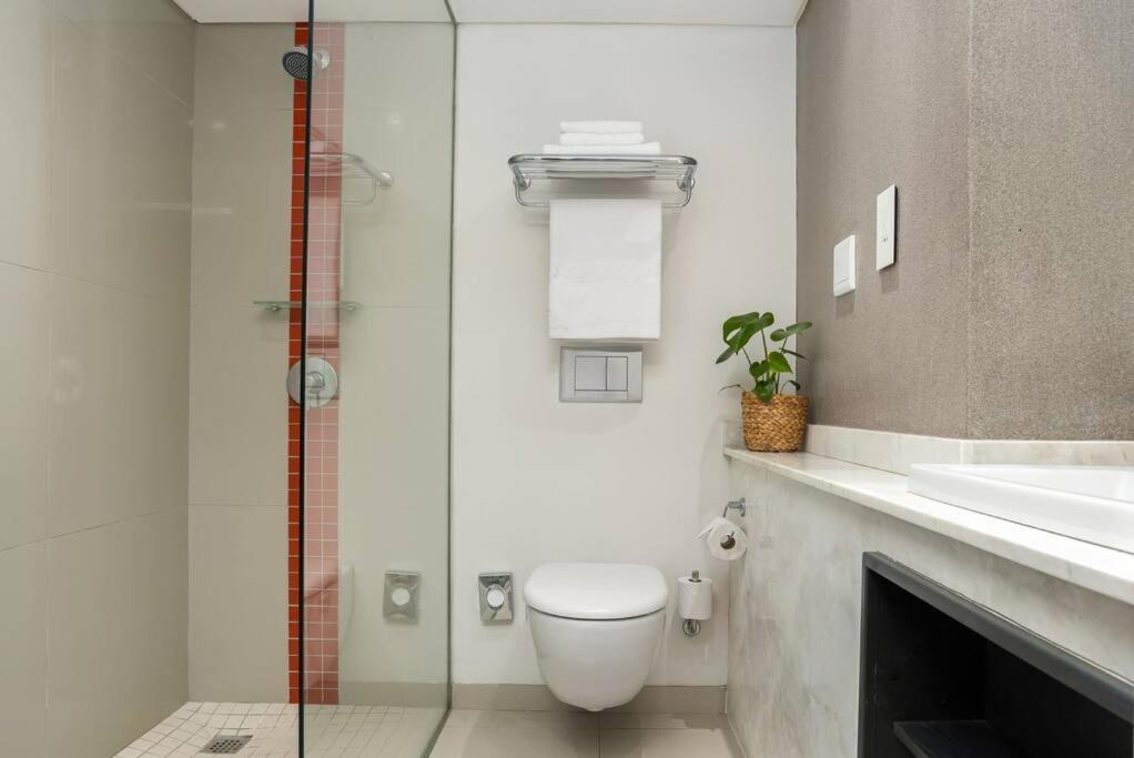 Central Modern City Escape Apartment! Кейптаун Екстериор снимка