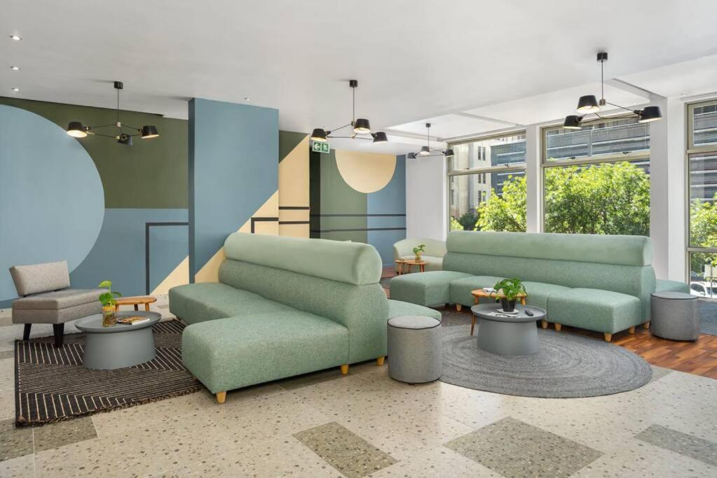 Central Modern City Escape Apartment! Кейптаун Екстериор снимка